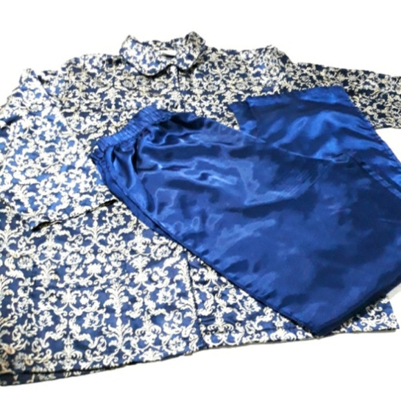 Delicates Pajamas Set of Two Pieces Printed Blue Button Down Size Large… - Picture 4 of 6